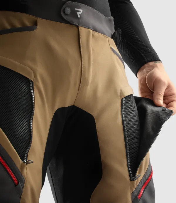 Rebelhorn Hardy 3.0 Motorbroek Desert/Grey/Red> Motorbroeken